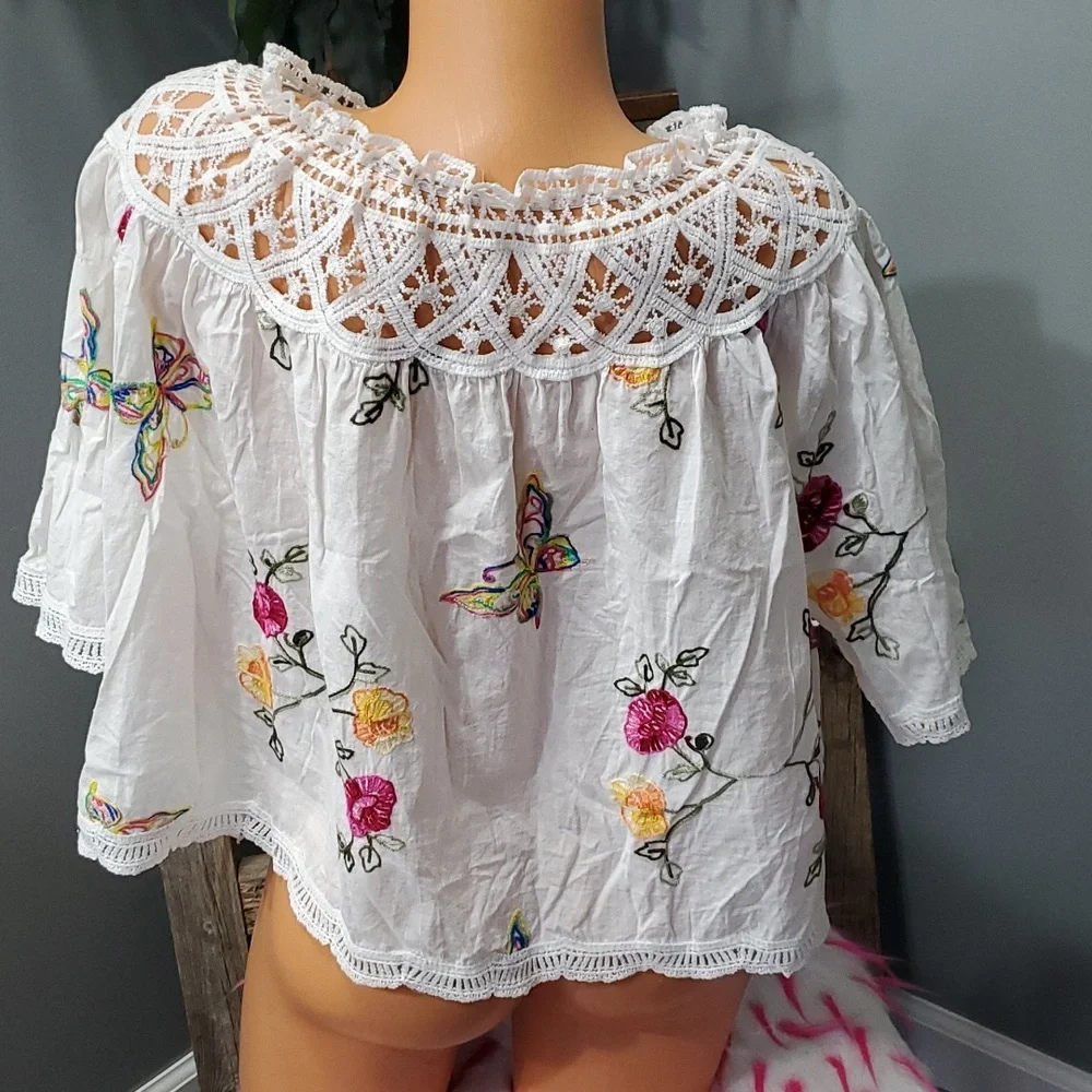 Boutique crochet embroidery off shoulder top M EUC - Picture 4 of 6